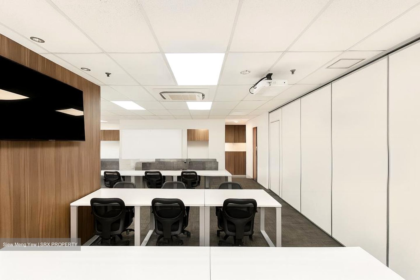International Plaza (D2), Office #521653951